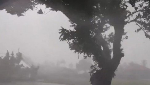 STIŽE KATASTROFA: Ovaj aerodrom obustavlja sve letove, vetar će dostizati uraganske brzine (FOTO/VIDEO)