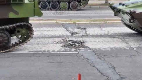 ПАРАДА СМЕТАЛА САМО АСФАЛТУ И Н1 ПАРАДА СМЕТАЛА САМО АСФАЛТУ И Н1