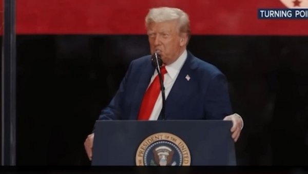Трамп током комеморације Кирку указао на исте проблеме са којима се суочава и Србија у борби против екстремне левице (ВИДЕО) Трамп током комеморације Кирку указао на исте проблеме са којима се суочава и Србија у борби против екстремне левице (ВИДЕО)