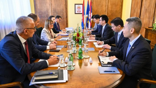 МАЈА ГОЈКОВИЋ СА ПРЕДСТАВНИЦИМА КИНЕСКЕ КОМПАНИЈЕ О ПРОЈЕКТУ „ВЕТРОЗЕЛЕНА“: Изградња ветроелектране на територији Панчева
