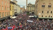 ХАОС У ИТАЛИЈИ - ХИЉАДЕ ЉУДИ НА УЛИЦАМА, НИШТА СЕ НЕ ВИДИ ОД ДИМА: 60 полицајаца повређено,школе затворене,саобраћај обустављен (ФОТО/ВИДЕО)