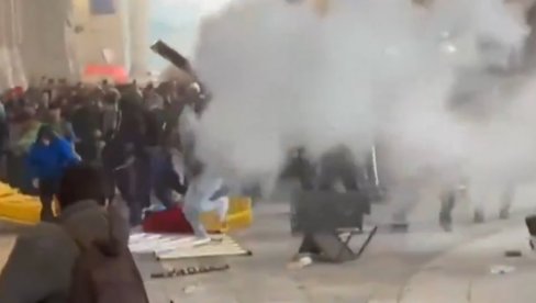 ISTA MATRICA: Nasilnici levičari prave haos i u Italiji (VIDEO) ISTA MATRICA: Nasilnici levičari prave haos i u Italiji (VIDEO)
