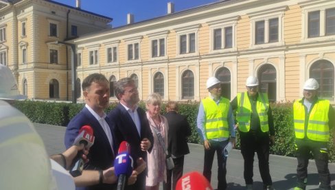 Мали и Селаковић обилазе радове на Историјском музеју Србије (ВИДЕО) Мали и Селаковић обилазе радове на Историјском музеју Србије (ВИДЕО)