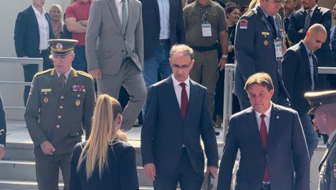 U BEOGRADU OTVOREN 12. MEĐUNARODNI SAJAM NAORUŽANJA I VOJNE OPREME PARTNER2025: Prisustvovali Bratislav Gašić i Đuro Macut U BEOGRADU OTVOREN 12. MEĐUNARODNI SAJAM NAORUŽANJA I VOJNE OPREME PARTNER2025: Prisustvovali Bratislav Gašić i Đuro Macut