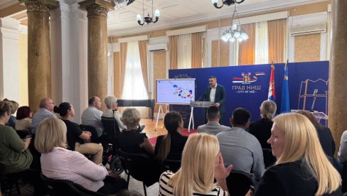 ПЛАН УРБАНЕ МОБИЛНОСТИ РЕШАВА НАГОМИЛАНЕ САОБРАЋАЈНЕ ПРОБЛЕМЕ И ФОРСИРА ОЗЕЛЕЊАВАЊЕ Ниш враћа трамваје? ПЛАН УРБАНЕ МОБИЛНОСТИ РЕШАВА НАГОМИЛАНЕ САОБРАЋАЈНЕ ПРОБЛЕМЕ И ФОРСИРА ОЗЕЛЕЊАВАЊЕ Ниш враћа трамваје?