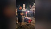 СМРТ И КРВОПРОЛИЋЕ ЈЕ ЈЕДИНО ШТО БЛОКАДНИ НАСИЛНИЦИ НУДЕ КАО ПРОГРАМ! Поново језив перформанс пред просторијама СНС-а (ВИДЕО)