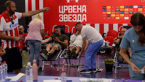 ХУМАНОСТ НА ДЕЛУ: Црвена звезда и њени навијачи прикупили велике количине крви у акцији добровољног давања ХУМАНОСТ НА ДЕЛУ: Црвена звезда и њени навијачи прикупили велике количине крви у акцији добровољног давања