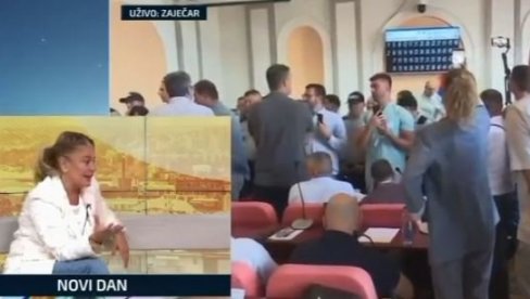 TOTALNI RAT MEĐU BLOKADERIMA: Nastavlja se borba oko fotelja (VIDEO) TOTALNI RAT MEĐU BLOKADERIMA: Nastavlja se borba oko fotelja (VIDEO)