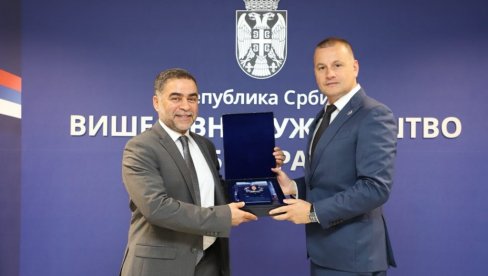 БЕОГРАД ДОМАЋИН ДЕЛЕГАЦИЈИ ПРАВОСУЂА ИЗ АБУ ДАБИЈА: Разговарано о дигитализацији поступака и јачању сарадње тужилаштава (ФОТО) БЕОГРАД ДОМАЋИН ДЕЛЕГАЦИЈИ ПРАВОСУЂА ИЗ АБУ ДАБИЈА: Разговарано о дигитализацији поступака и јачању сарадње тужилаштава (ФОТО)