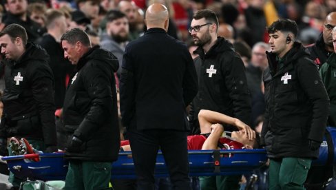 DEBI ZA ZABORAV: Talentovani fudbaler se povredio u prvom meču za Liverpul i završio sezonu DEBI ZA ZABORAV: Talentovani fudbaler se povredio u prvom meču za Liverpul i završio sezonu