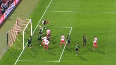KAKVA RADOST: Ovako je Marko Arnautović raspametio delije kada je dao gol Seltiku na Marakani (VIDEO) (VIDEO) KAKVA RADOST: Ovako je Marko Arnautović raspametio delije kada je dao gol Seltiku na Marakani (VIDEO) (VIDEO)