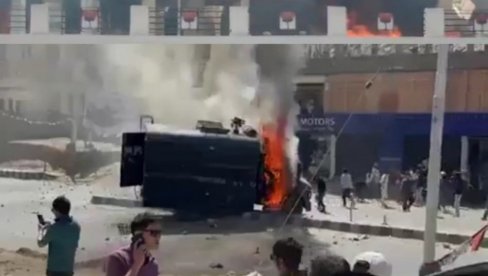 INDIJA UVELA POLICIJSKI ČAS NAKON NASILNIH PROTESTA: Najmanje četiri osobe ubijene u sukobima policije i demonstranata (VIDEO) INDIJA UVELA POLICIJSKI ČAS NAKON NASILNIH PROTESTA: Najmanje četiri osobe ubijene u sukobima policije i demonstranata (VIDEO)