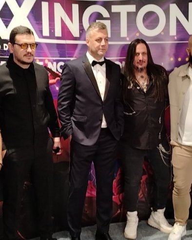 ОГРОМНА ЈЕ ЧАСТ, ХВАЛА ЉУДИМА И НАЈЛЕПШИ ПОКЛОН ЖЕНАМА: Бојан Васковић обрадовао фанове (ФОТО)