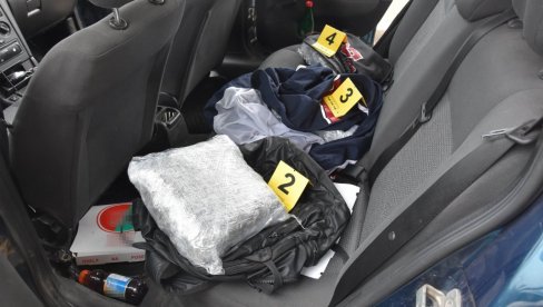 AKCIJA POLICIJE: Uhapšeni osumnjičeni za trgovinu narkoticima AKCIJA POLICIJE: Uhapšeni osumnjičeni za trgovinu narkoticima