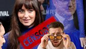 ZA CENZURU! Dakota u providnoj čipki - bez grudnjaka i gaćica