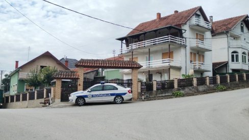 PRVE FOTOGRAFIJE SA MESTA UBISTVA KOD DESPOTOVCA: Unuk zaklao baku i deku, ćerka pronašla roditelje (FOTO)