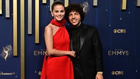 VENČALI SE SELENA GOMEZ I BENI BLANKO: Glumica blistala u cvetnoj venčanici i nosila buket koji mlade sve češće biraju (FOTO) VENČALI SE SELENA GOMEZ I BENI BLANKO: Glumica blistala u cvetnoj venčanici i nosila buket koji mlade sve češće biraju (FOTO)