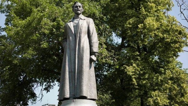СТАЉИН ДА ИДЕ НА РЕФЕРЕНДУМ: Анализа Новости - Зашто је у Русији актуелизован повратак знамења из периода СССР СТАЉИН ДА ИДЕ НА РЕФЕРЕНДУМ: Анализа Новости - Зашто је у Русији актуелизован повратак знамења из периода СССР