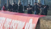 КО СУ БЛОКАДЕРИ ТЕРОРИСТИ КОЈИ СУ ОСКРНАВИЛИ ПЕТРОВАРАДИНСКУ ТВРЂАВУ? Срђан Ковачевић предводио групу црнокапуљаша! КО СУ БЛОКАДЕРИ ТЕРОРИСТИ КОЈИ СУ ОСКРНАВИЛИ ПЕТРОВАРАДИНСКУ ТВРЂАВУ? Срђан Ковачевић предводио групу црнокапуљаша!