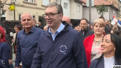 ВУЧИЋ СА НАРОДОМ У ОБРЕНОВЦУ: Председник на скупу грађана против блокада (ВИДЕО) ВУЧИЋ СА НАРОДОМ У ОБРЕНОВЦУ: Председник на скупу грађана против блокада (ВИДЕО)