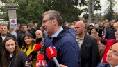 ВУЧИЋ СА НАРОДОМ У ОБРЕНОВЦУ: Не смеју да се злоупотребљавају деца.  (ВИДЕО)