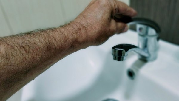 РИБАРСКО ОСТРВО У СРЕДУ БЕЗ ВОДЕ : Радови ЈКП „Водовод и канализација“ у Новом Саду