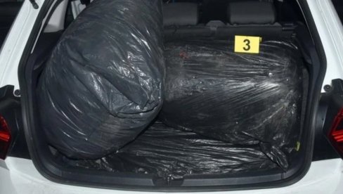 NEVEROVATNA ZAPLENA SRPSKE POLICIJE: Dileri u Nišu pali sa 85 kilograma droge NEVEROVATNA ZAPLENA SRPSKE POLICIJE: Dileri u Nišu pali sa 85 kilograma droge