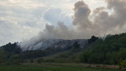 NAJNOVIJI POŽAR NA NESANITARNOJ DEPONIJI NEDALEKO OD REKOVCA PREVELIKI IZAZOV ZA LOKALNU SAMOUPRAVU   Samo da ne eksplodira