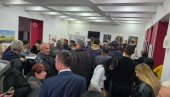 У МИОНИЦИ КРЕНУЛО ПРИКУПЉАЊЕ ПОТПИСА: Грађани у чекају у редовима како би пружили подршку Вучићу и СНС-у (ФОТО/ВИДЕО)