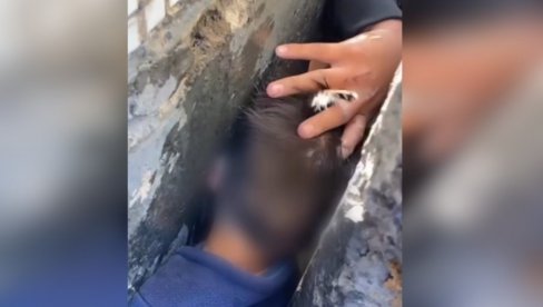 ČETVOROGODIŠNJE DETE SE ZAGLAVILO: Pokušalo da se provuče, morali da reaguju specijalci (VIDEO)