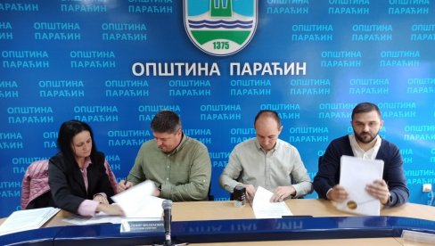 KUĆE ZA ALEKSU I SAŠU: U Opštini Paraćin potpisani kupoprodajni ugovori (FOTO) KUĆE ZA ALEKSU I SAŠU: U Opštini Paraćin potpisani kupoprodajni ugovori (FOTO)