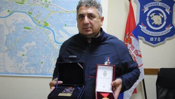 СВАКИ ДАН НОВИ ЈЕ ИЗАЗОВ: Краљевчанин Перо Луковић одликован златном медаљом за храброст „Милош Обилић“