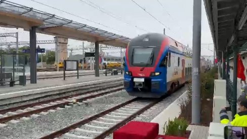 ZA MANJE OD 70 MINUTA: Brzi voz u kom je predsednik Vučić stigao iz Beograda u Suboticu (VIDEO) ZA MANJE OD 70 MINUTA: Brzi voz u kom je predsednik Vučić stigao iz Beograda u Suboticu (VIDEO)