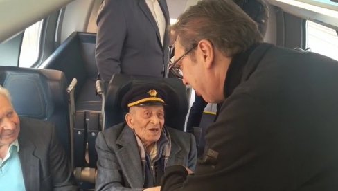 ХВАЛА ВАМ, ОДРЖАЛИ СТЕ РЕЧ! Дека Вукосав од 106 година се захвалио председнику Вучићу што се возио брзим возом до Суботице (ВИДЕО) ХВАЛА ВАМ, ОДРЖАЛИ СТЕ РЕЧ! Дека Вукосав од 106 година се захвалио председнику Вучићу што се возио брзим возом до Суботице (ВИДЕО)