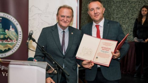„ОКТОБАРСКА НАГРАДА ПОЉОПРИВРЕДНОЈ ШКОЛИ „ВРШАЦ“: Престижно признање уручено на годишњицу ослобођења града „ОКТОБАРСКА НАГРАДА ПОЉОПРИВРЕДНОЈ ШКОЛИ „ВРШАЦ“: Престижно признање уручено на годишњицу ослобођења града