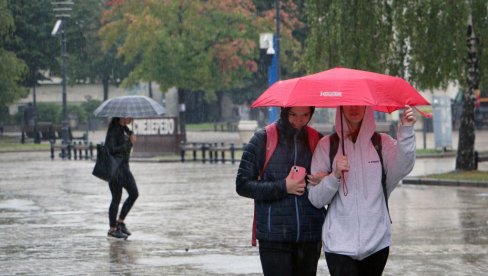 STIŽE NAM OZBILJNO ZAHLAĐENJE: Temperatura za 10 stepeni manja sa kišom i grmljavinom, negde će se i zabeleti - Evo i kad