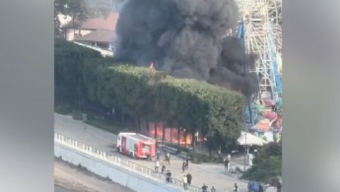 VELIKI POŽAR: Vatra zahvatila kafić (VIDEO) VELIKI POŽAR: Vatra zahvatila kafić (VIDEO)