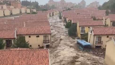 ВАНРЕДНО СТАЊЕ У БУГАРСКОЈ: Јако невереме однело три живота (ФОТО/ВИДЕО) ВАНРЕДНО СТАЊЕ У БУГАРСКОЈ: Јако невереме однело три живота (ФОТО/ВИДЕО)