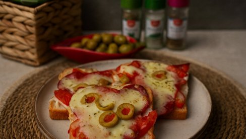BRZE GURMANSKE PICE NA TOST HLEBU: Idealan zalogaj za svako doba dana BRZE GURMANSKE PICE NA TOST HLEBU: Idealan zalogaj za svako doba dana