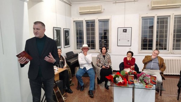 НОВО ИЗДАЊЕ ПАРАЋИНСКЕ БИБЛИОТЕКЕ: На представљању „Чарне“ бројни поштоваоци писане речи (ФОТО)