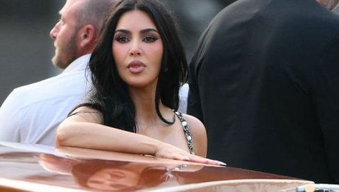 VELIKA TRANSFOMRACIJA KIM KARDAŠIJAN: Skroz skratila kosu za Parisku nedelju mode (FOTO) VELIKA TRANSFOMRACIJA KIM KARDAŠIJAN: Skroz skratila kosu za Parisku nedelju mode (FOTO)