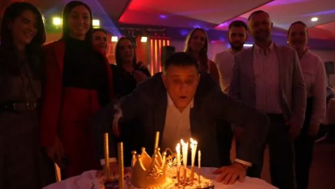 NA FEŠTI VIŠE OD 600 LJUDI: Vlado Đajić proslavio rođendan (FOTO/VIDEO) NA FEŠTI VIŠE OD 600 LJUDI: Vlado Đajić proslavio rođendan (FOTO/VIDEO)