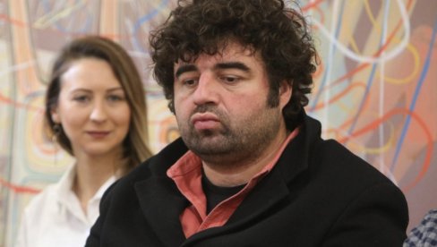 KAKO DA OSTAVIM ŽENU?! Glumac iz Vojne akademije pobegao na selo, sada otvoreno o braku sa glumicom: Da unesrećim troje dece... KAKO DA OSTAVIM ŽENU?! Glumac iz Vojne akademije pobegao na selo, sada otvoreno o braku sa glumicom: Da unesrećim troje dece...