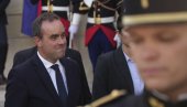 BORBA SA KAZALJKAMA I VETRENJAČAMA: Neverovatna politička ekvilibristika usred krize režima u Francuskoj