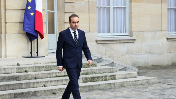 ПАЛА ФРАНЦУСКА ВЛАДА: Премијер поднео оставку Макрону само дан након објављивања имена нових министара ПАЛА ФРАНЦУСКА ВЛАДА: Премијер поднео оставку Макрону само дан након објављивања имена нових министара