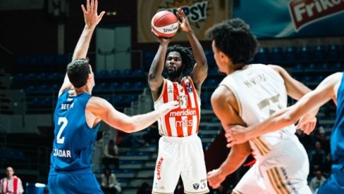 КО ЋЕ ИМАТИ ШУТЕРСКО ВЕЧЕ? Оџелеј пребацује најмању могућу границу, Едвардс погађа барем три тројке...