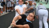 NA KRIMU POSTALI PLANINARI I MORNARI: Na obali Crnog mora, u najvećem međunarodnom dečjem kampu na svetu, boravilo devetoro đaka iz Srbije