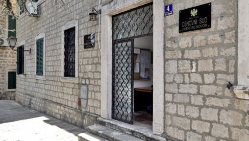 ZAPOSLENI U SUDSTVU TRAŽE POVEĆANJE ZARADA: I u hercegnovskom Osnovnom sudu traju jednočasovne obustave rada ZAPOSLENI U SUDSTVU TRAŽE POVEĆANJE ZARADA: I u hercegnovskom Osnovnom sudu traju jednočasovne obustave rada