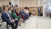 МАЦУТ И МЕСАРОВИЋ ДОДЕЉУЈУ РЕШЕЊА ДОМАЋИМ КОМПАНИЈАМА У ЛОЖИОНИЦИ: Стижу субвенције за породичне компаније и младе