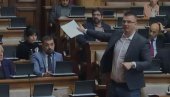 АЈДЕ ПРВО ЛЕПО ВИ СЕДИТЕ НА ВАШЕ МЕСТО Ана Бранбић чак три пута послала Милоша Парандиловића у кућицу